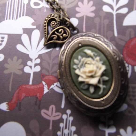 - Bronze Memorial Antique Rose Green locket Photo - Picture 2 of 9